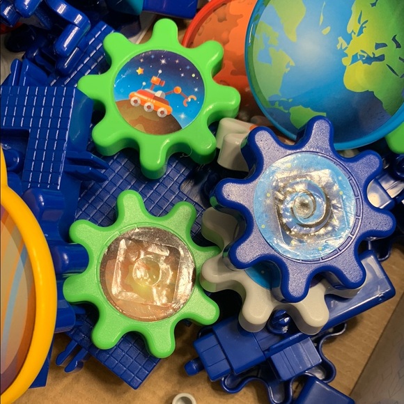 Learning Resources Space Explorers Building Set Cogs - Picture 7 of 12